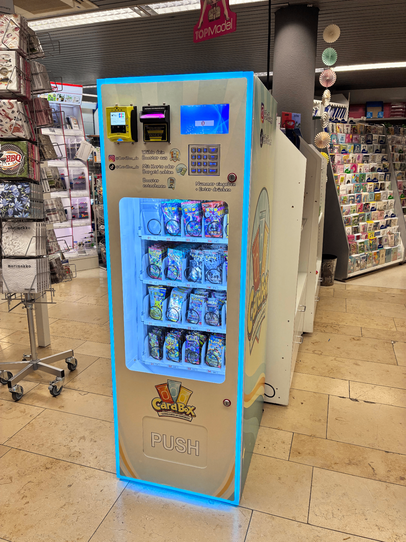 Der erste CardBox-Automat in Gelsenkirchen mit 20 Pokémon-Boostern